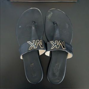 Size 8.5 women’s black Michael Kors thong sandal